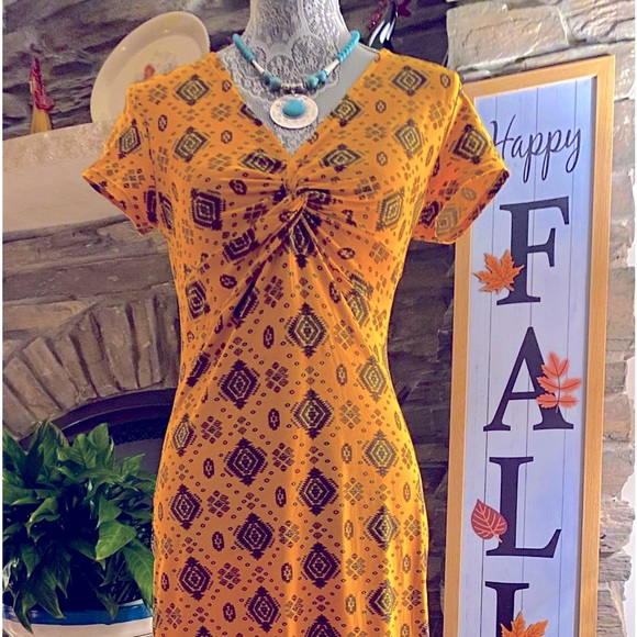 Three No-Boundaries Dress - Picture 8 of 16